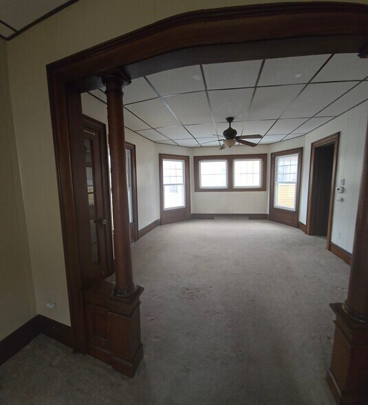 Building Photo - 161 Thayer St