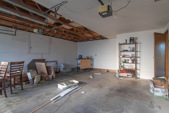 Building Photo - 3 Bed, 2 bath property centrally located in Spokane Valley