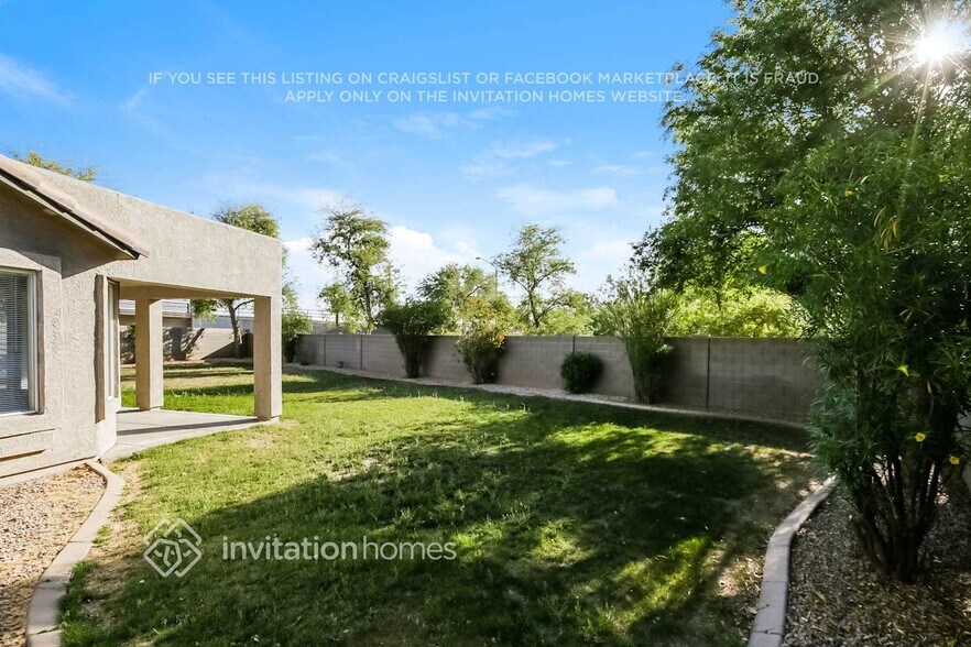 Building Photo - 4027 S Kirby St