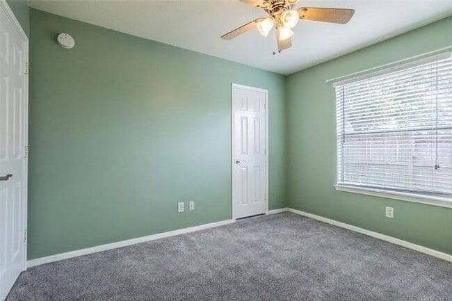 Building Photo - 221 Armand Bay Dr