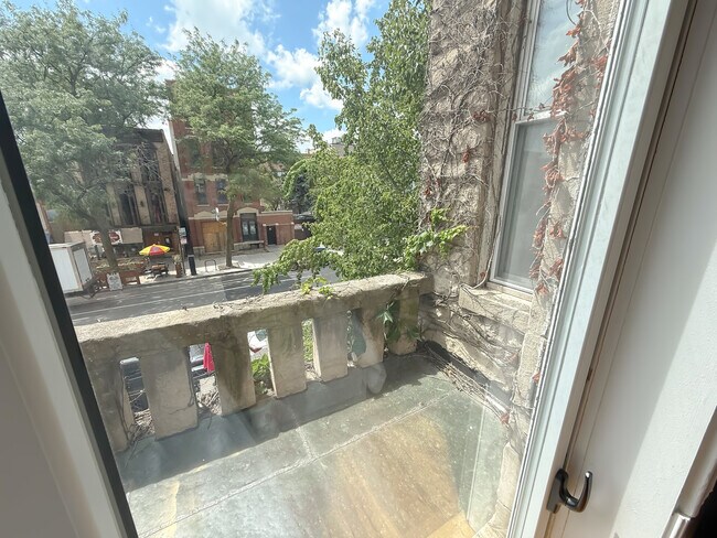 Building Photo - 1539 N Wells St