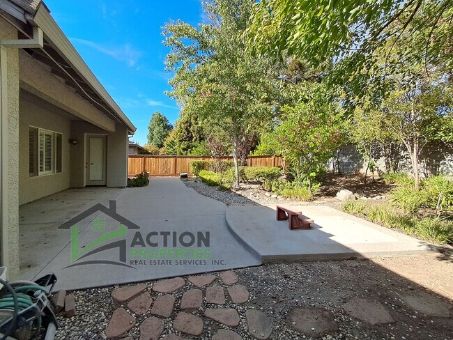 Building Photo - 400 Dumas Ct