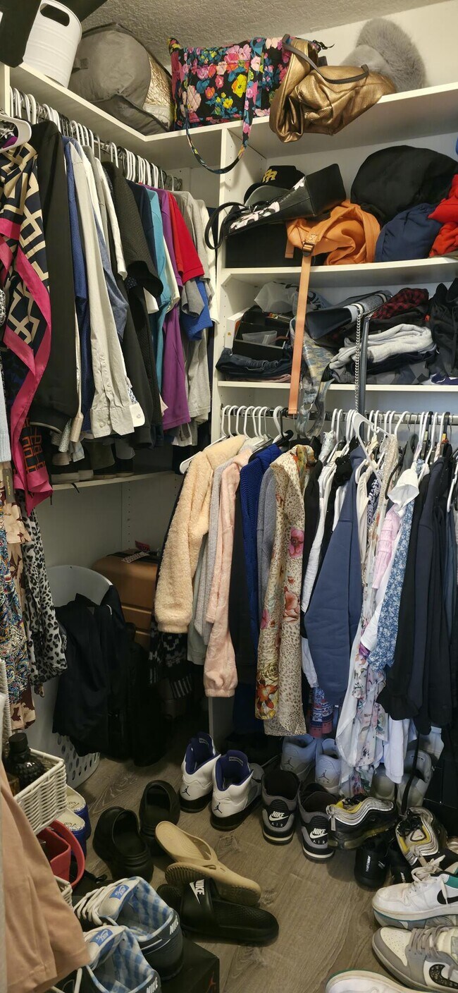 Building Photo - 6091 NW 61st Ave