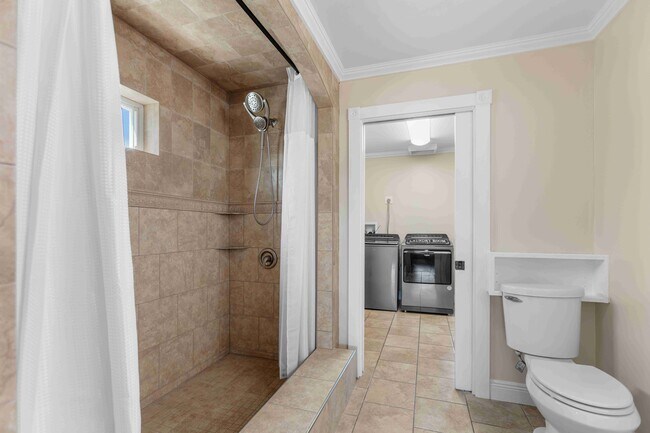 Building Photo - 7211 Bay Crest Rd