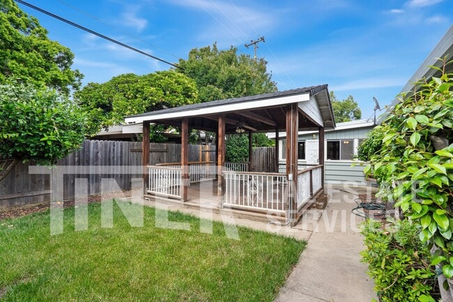 Building Photo - 8665 Everglade Dr