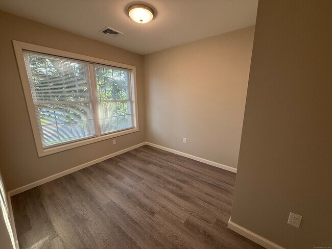 Building Photo - 145 Lantern Park Dr