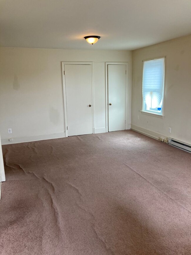 Building Photo - Second Floor One Bedroom Apartment in Aber...