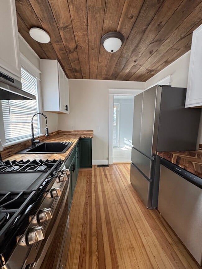 Building Photo - Renovated single family in downtown Lexington