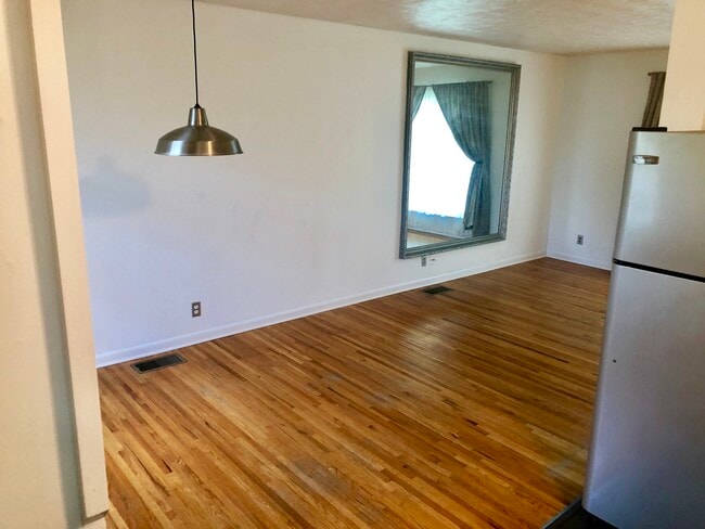 Building Photo - 4807 Jeffery Dr