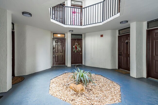 Building Photo - 210 Lake Pointe Dr