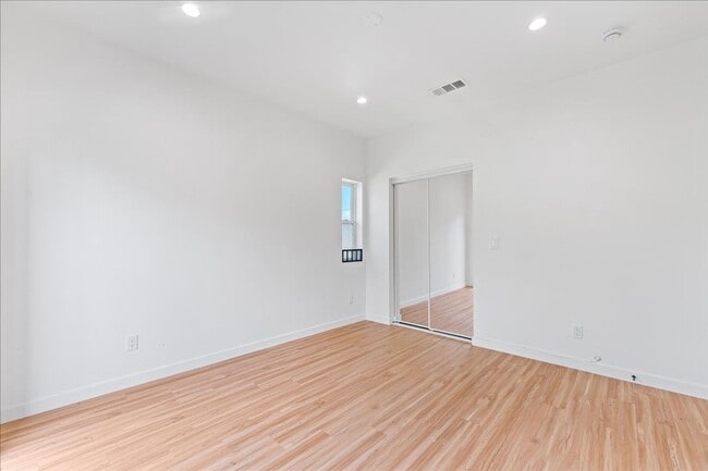 Building Photo - 4019 Mont Clair St
