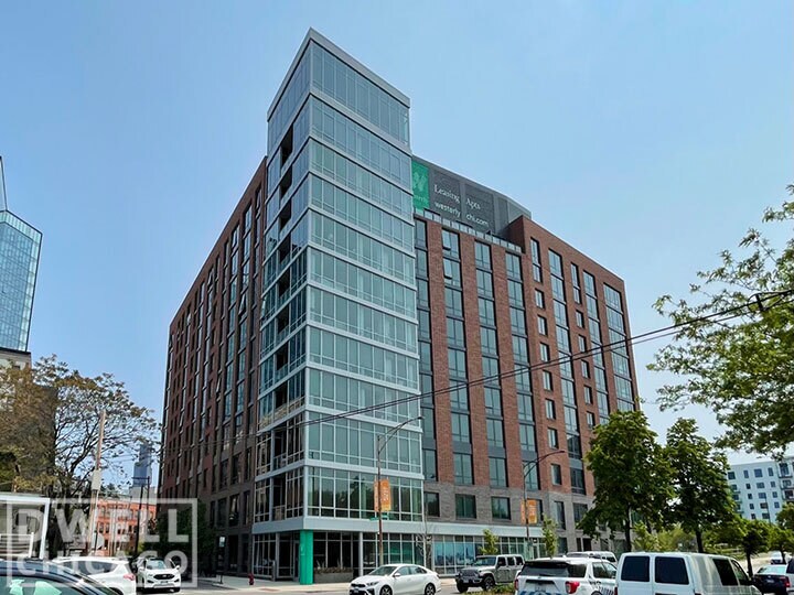 Building Photo - 737 N May St
