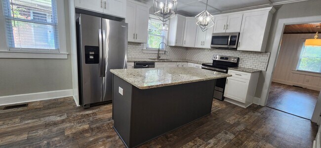 Building Photo - 3 BR Less than Half a Mile to Swamp Rabbit...