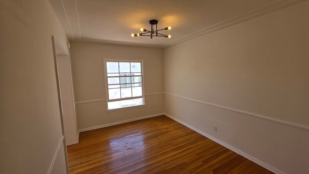 Building Photo - 455 N Hayworth Ave
