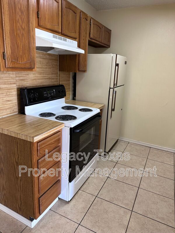 Building Photo - 1412 Courtney Pl
