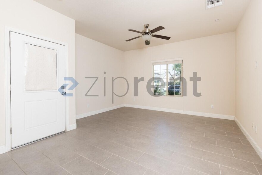 Building Photo - Unit 2