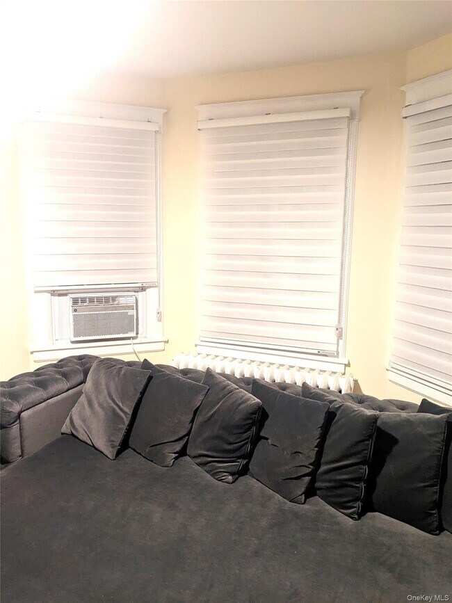 Building Photo - 71 Longview Ave