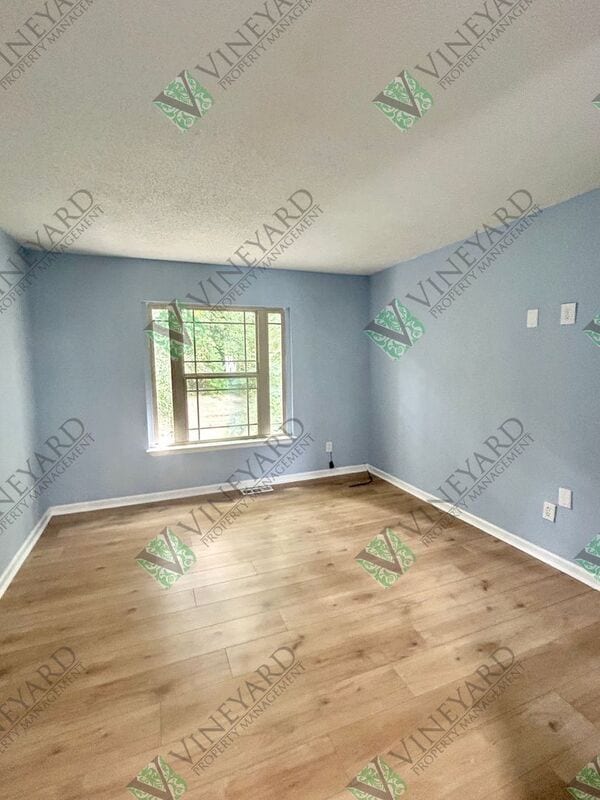 Building Photo - 1014 Falling Water Dr