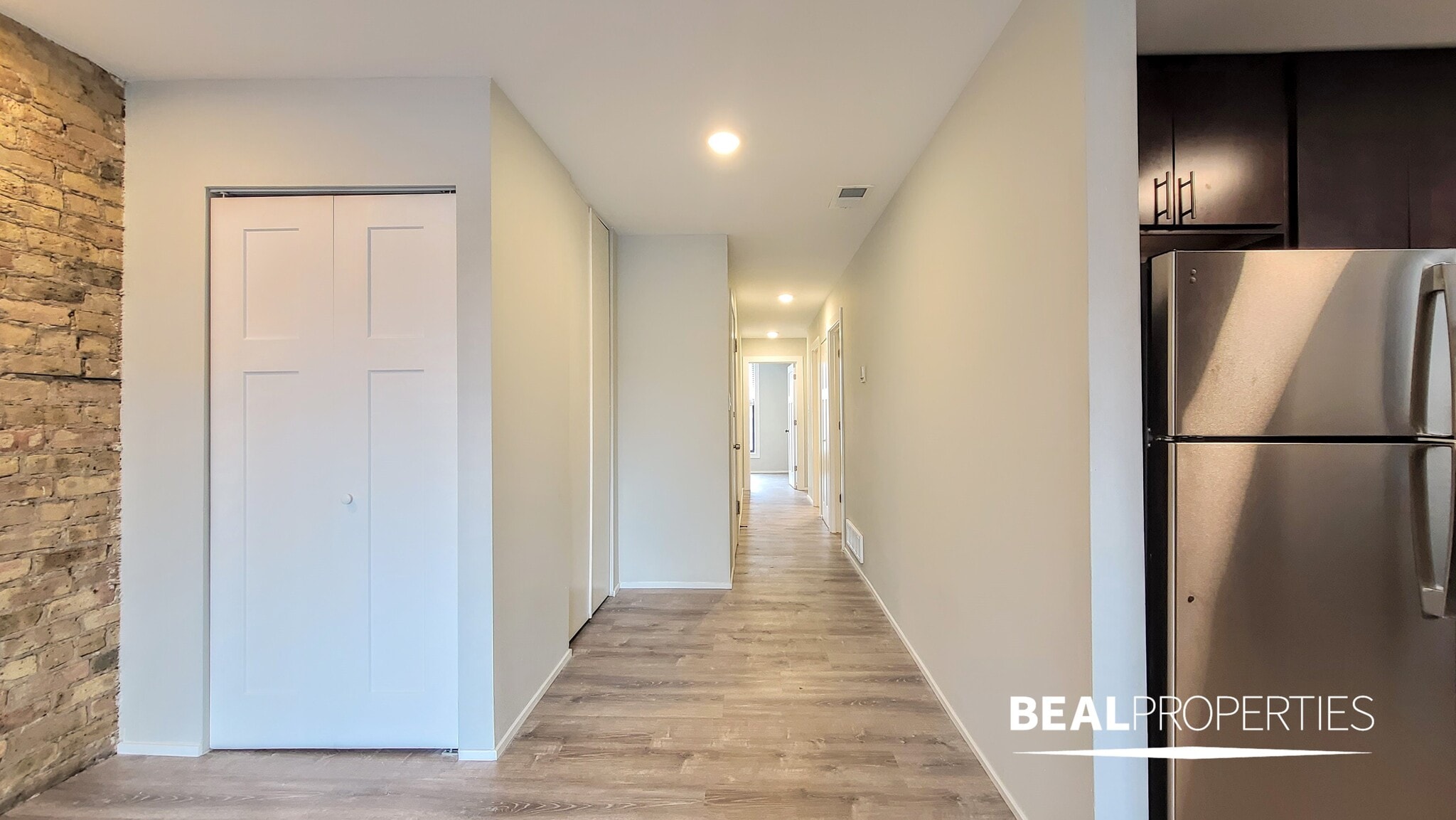 Building Photo - 604 W Surf St