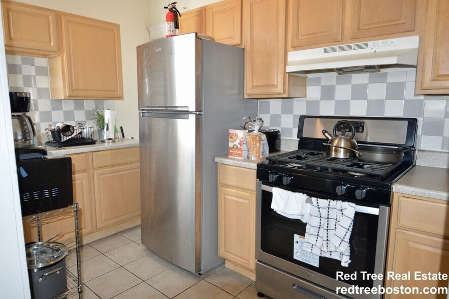 Primary Photo - 248 Kelton St