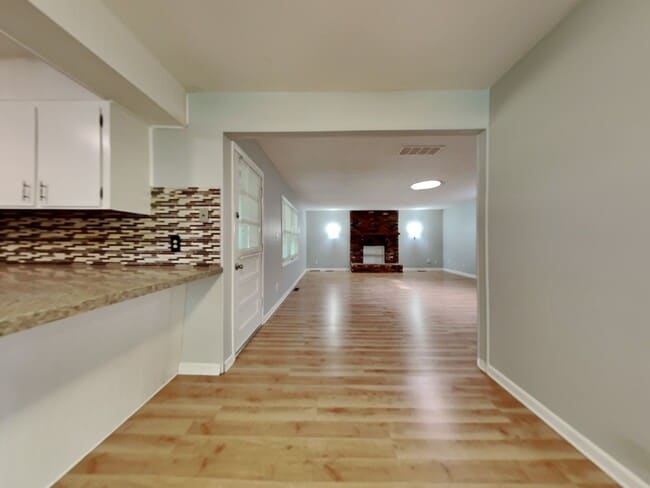 Building Photo - Charming 3-Bedroom Home with Sunroom, Fireplace & Garage in Kansas City, MO!