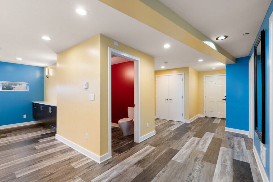 3rd Bath - 2731 Boylston Ave E