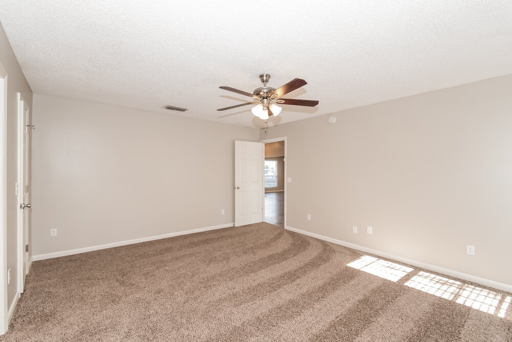 Building Photo - 8448 Pikes Peak Dr N