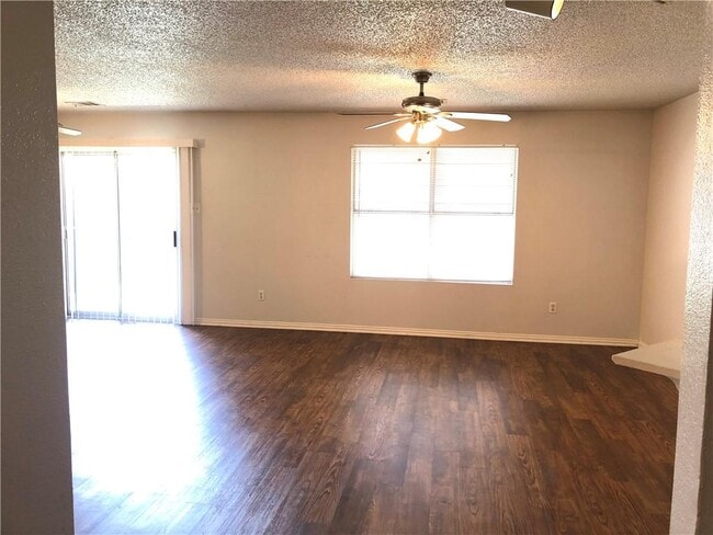 Building Photo - 1100 Acanthus St