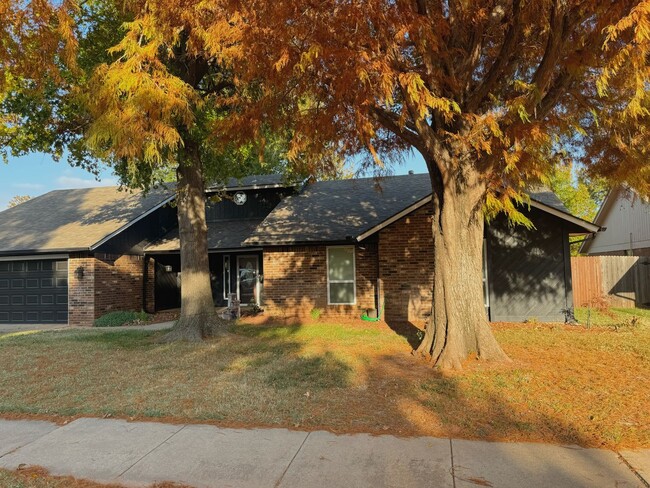 Building Photo - Discover Your Edmond Oasis! AVAILABLE JANU...