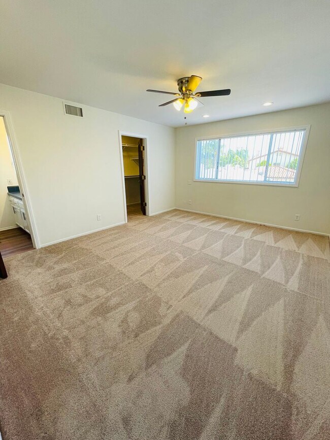 Building Photo - Lomita - Traditional Style - 4 bd / 2 ba H...