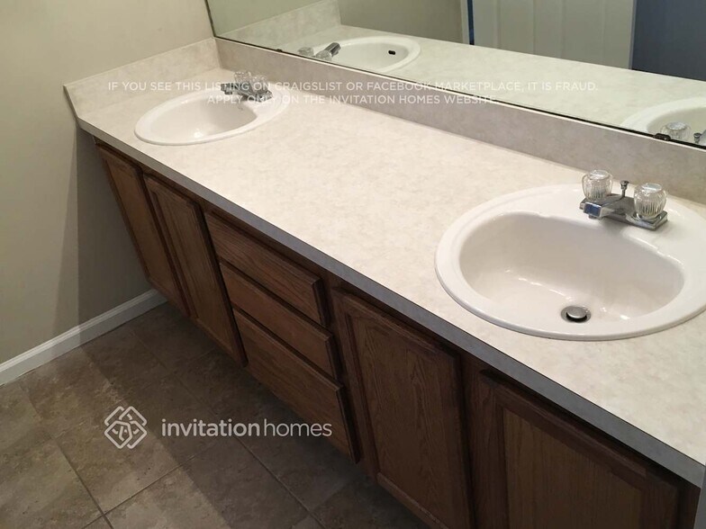 Building Photo - 3178 Highland Grove Dr