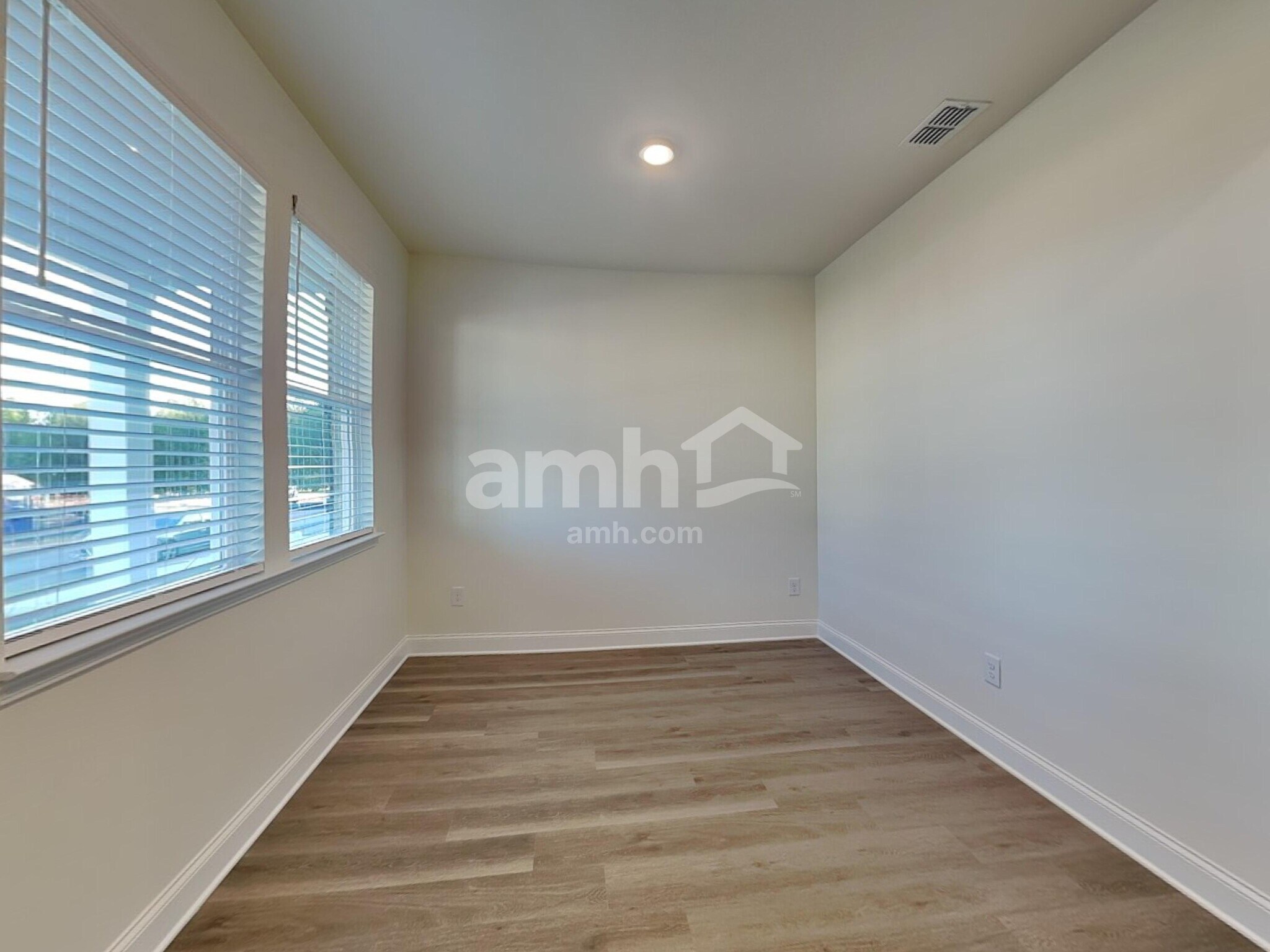 Building Photo - 870 Jubilation St