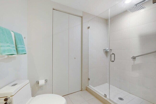 Building Photo - 4111 S Ocean Dr