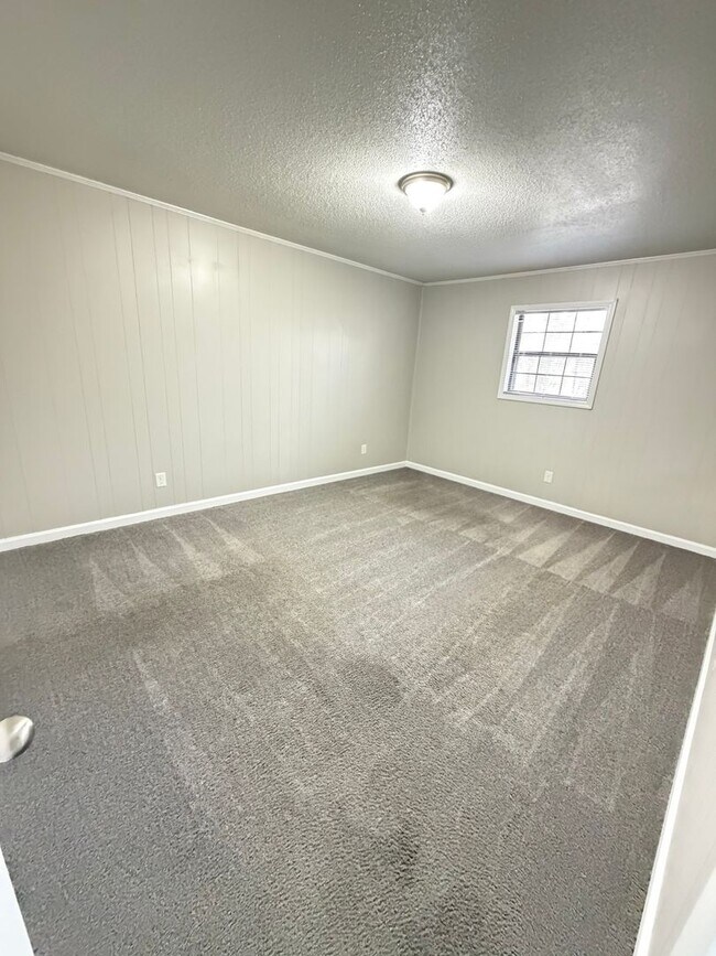 Building Photo - May Savings Are Here! Application Fee WAIVED ALL month!