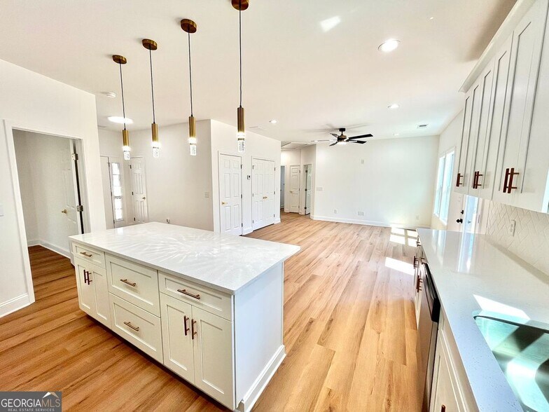 Building Photo - 204 Custer Cir
