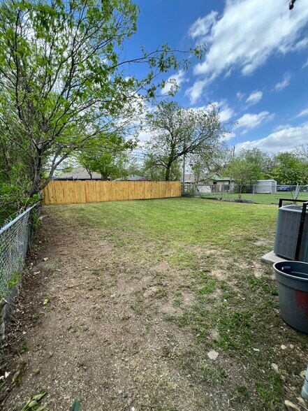 Building Photo - 5628 Humbert Ave