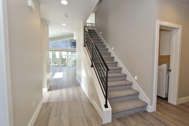 Building Photo - Alluring Beach-Style Home Nestled in SE Boise