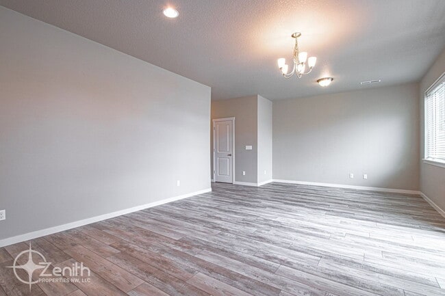 Building Photo - 1308 NE 82nd Dr