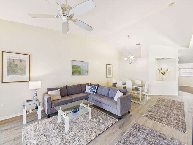 Building Photo - Furnished Seasonal or Annual Rental in Pipers Grove – 3BR Townhome with Lake View