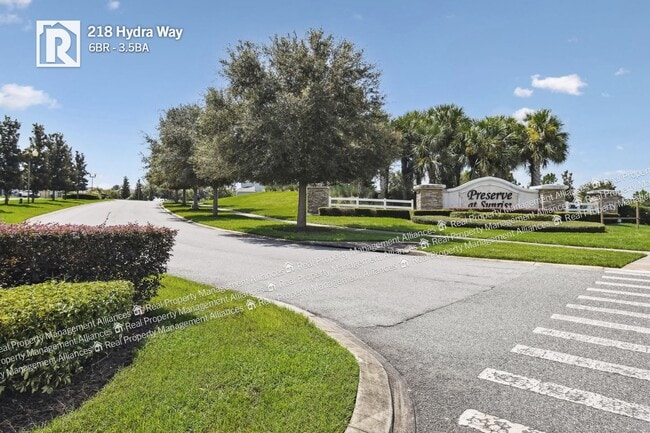 Building Photo - Spacious 6-Bedroom Home with Fenced Backya...