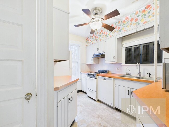 Building Photo - Charming 3 Bedroom, 2 Bath Home in York, Pa!