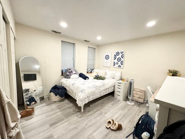 Building Photo - 71 Gainsborough St