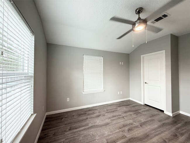 Building Photo - 300 Longstreet Rd