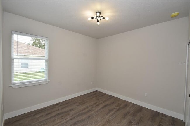 Building Photo - 20 Uniondale Pl