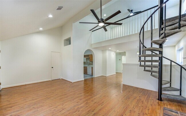 Building Photo - 16830 Scenic Gardens Dr