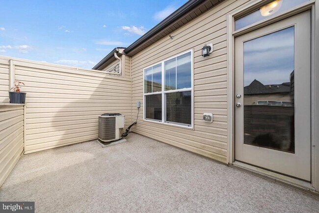 Building Photo - 1445 Trafalgar Ln