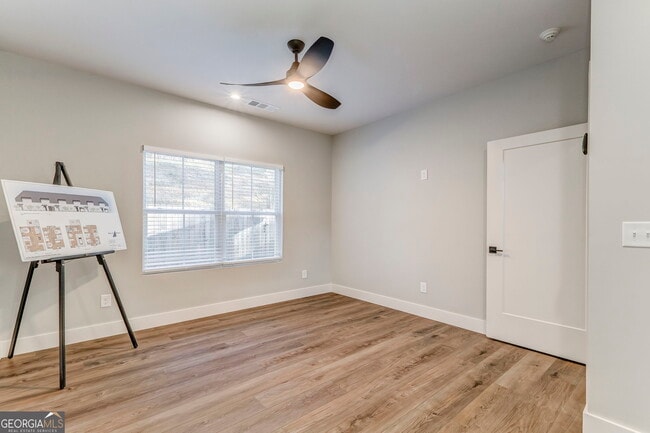 Building Photo - 77 Chateau Dr SE