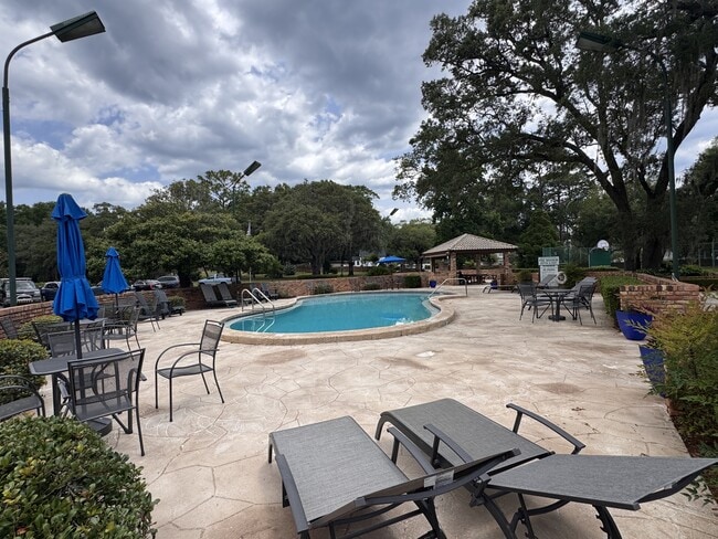 Building Photo - 806 Regatta Cir