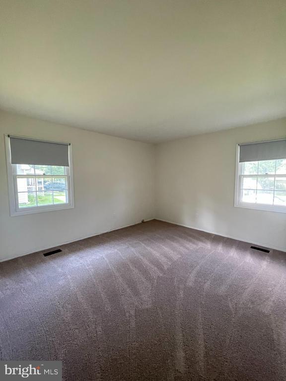 Building Photo - 15713 Pointer Ridge Dr