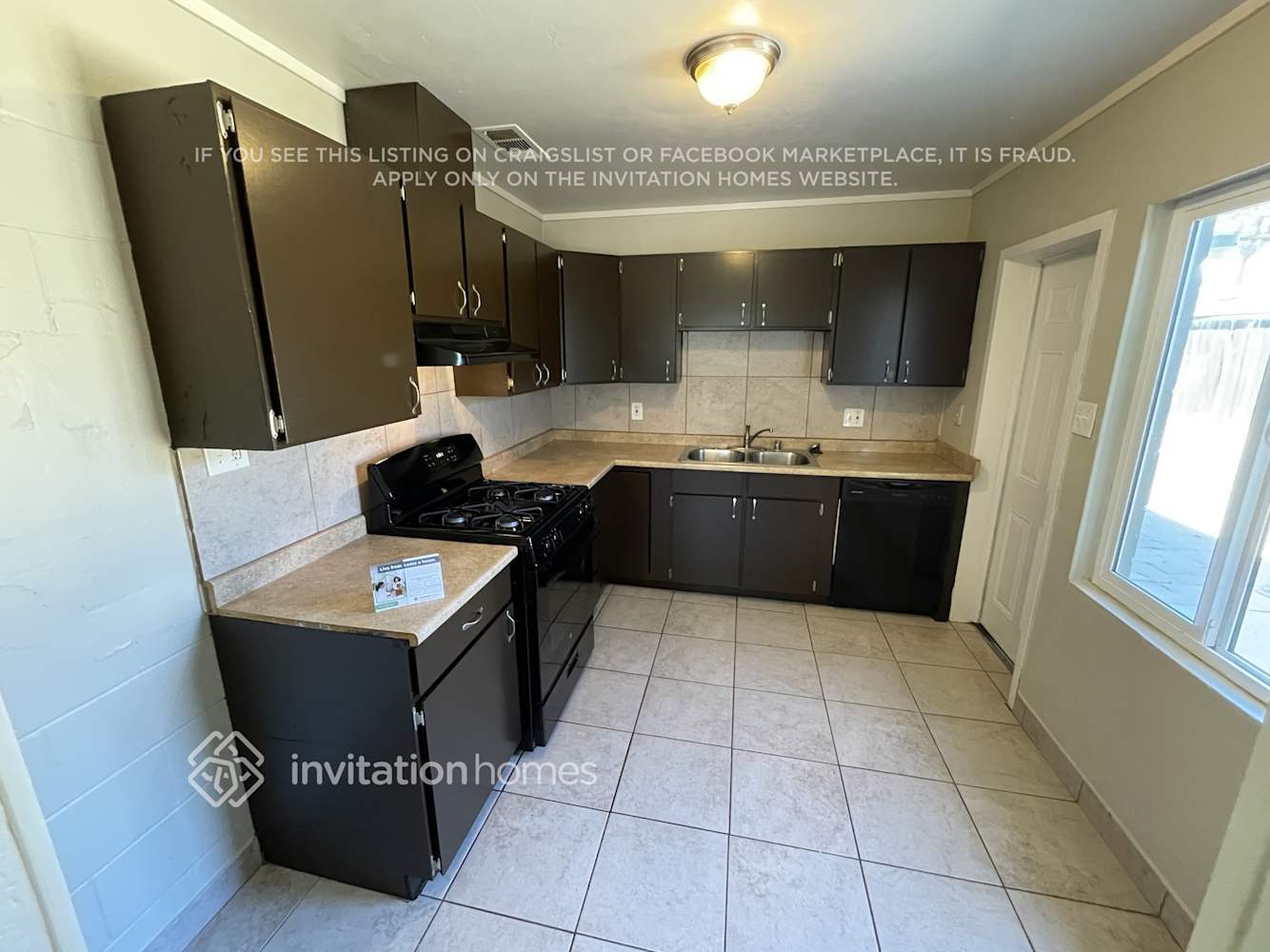 Building Photo - 3354 Horseshoe Dr